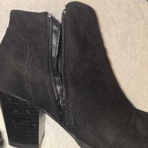 Source Unknown Black Suede Ankle Boots with Stacked Block Heel